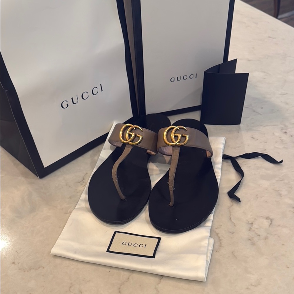Gucci Flat Marmont Leather Sandal in Beige